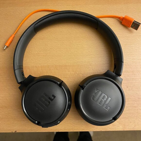 JBL Tune 510BT and USB-C Charging Cable - Picture 1 of 4